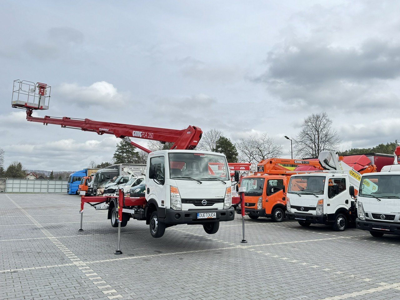 Nissan Cabstar - LKW mit Arbeitsbühne: das Bild 3 Nissan Cabstar - LKW mit Arbeitsbühne: das Bild 3