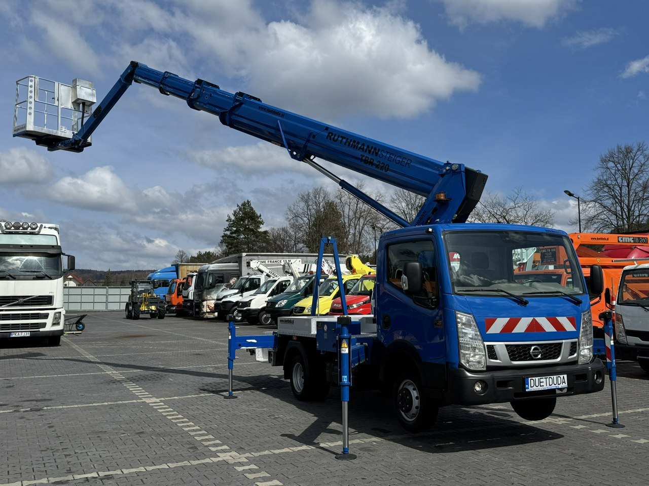 Nissan Cabstar - LKW mit Arbeitsbühne: das Bild 4 Nissan Cabstar - LKW mit Arbeitsbühne: das Bild 4