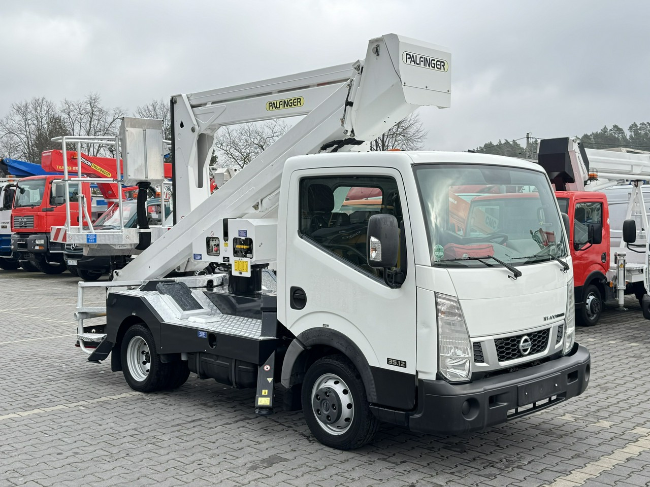 Nissan Cabstar - LKW mit Arbeitsbühne: das Bild 1 Nissan Cabstar - LKW mit Arbeitsbühne: das Bild 1