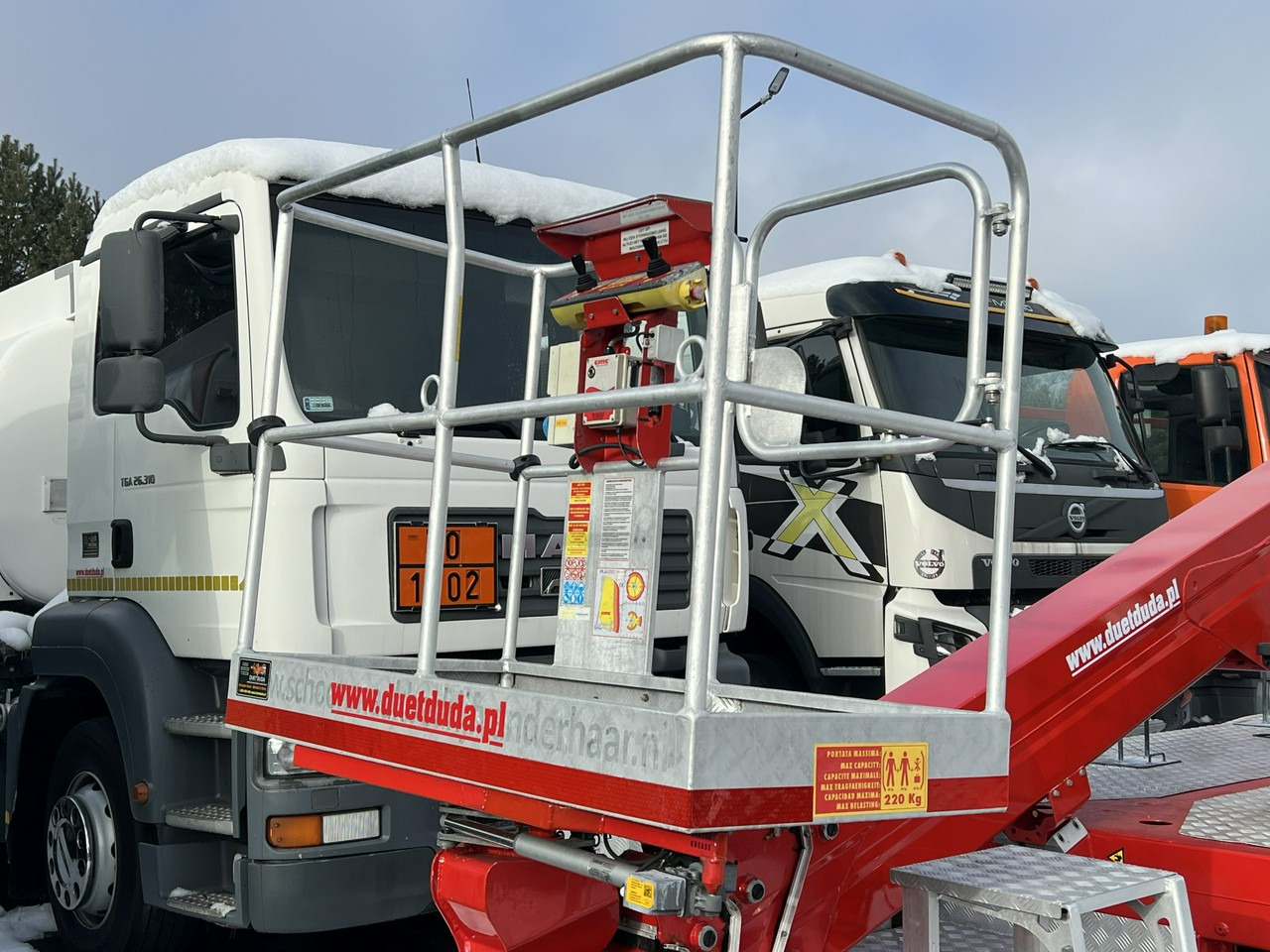 Nissan Cabstar - LKW mit Arbeitsbühne: das Bild 4 Nissan Cabstar - LKW mit Arbeitsbühne: das Bild 4