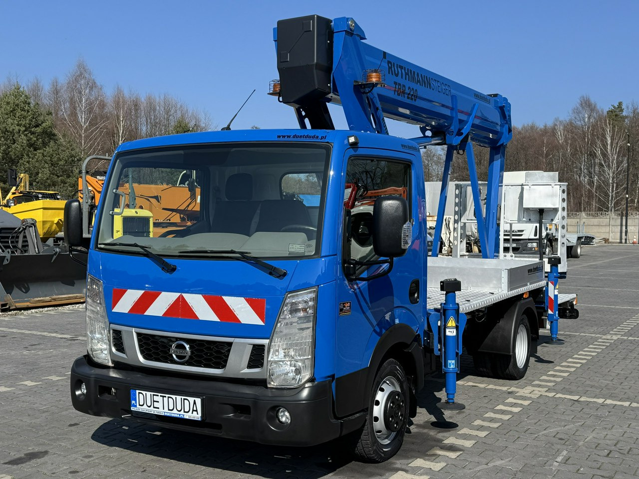 Nissan Cabstar - LKW mit Arbeitsbühne: das Bild 3 Nissan Cabstar - LKW mit Arbeitsbühne: das Bild 3