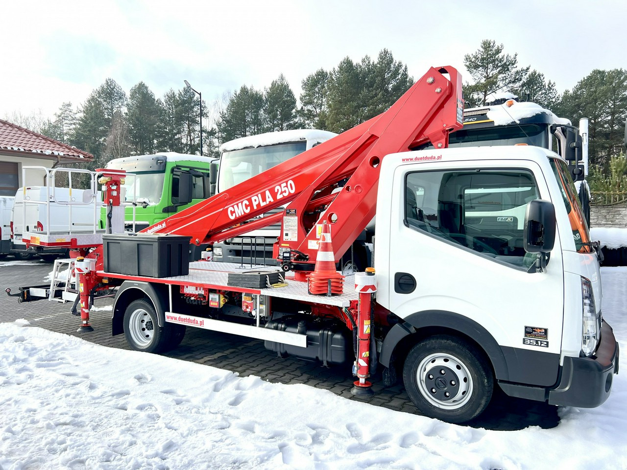 Nissan Cabstar - LKW mit Arbeitsbühne: das Bild 1 Nissan Cabstar - LKW mit Arbeitsbühne: das Bild 1