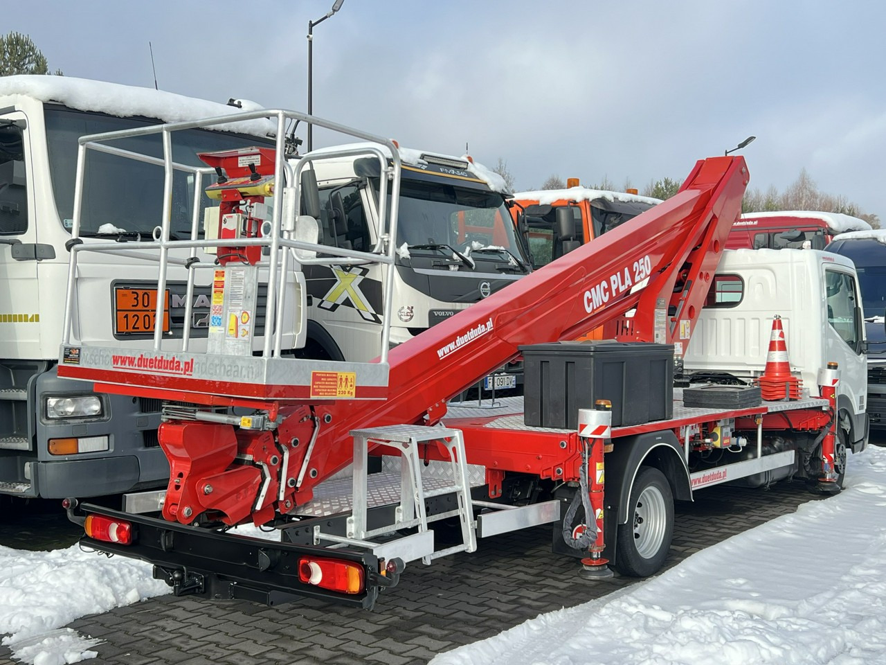 Nissan Cabstar - LKW mit Arbeitsbühne: das Bild 3 Nissan Cabstar - LKW mit Arbeitsbühne: das Bild 3
