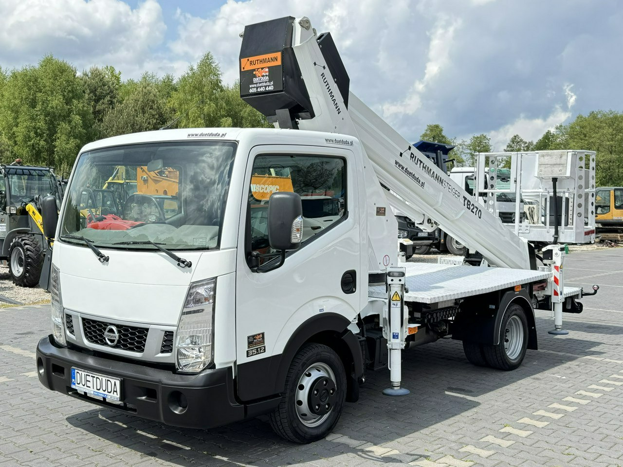 Nissan Cabstar - LKW mit Arbeitsbühne: das Bild 4 Nissan Cabstar - LKW mit Arbeitsbühne: das Bild 4