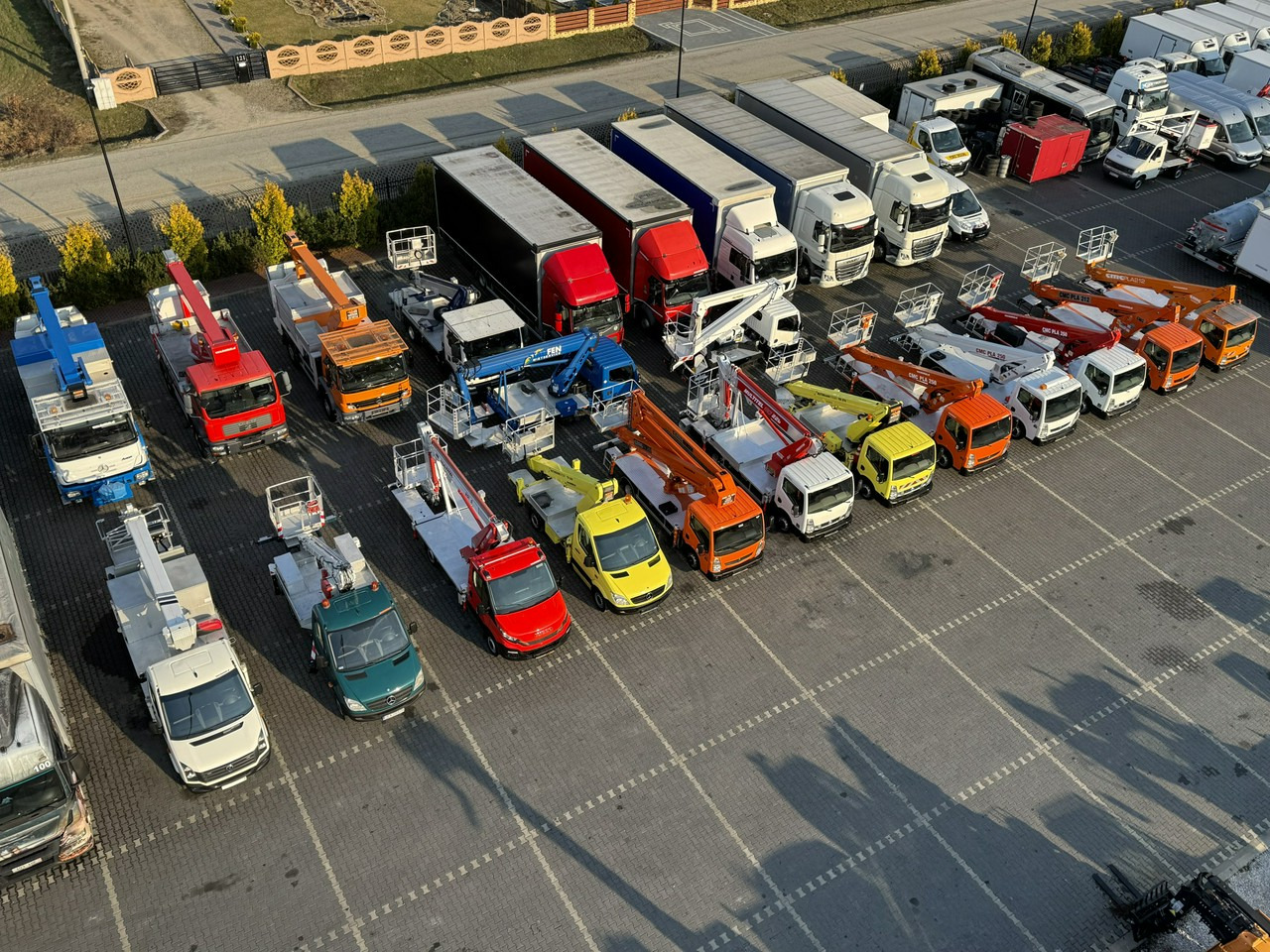 Nissan Zwyżka / Podnośnik Koszowy / 4X4 / CABSTAR / MAXITY / SPRINTER - LKW mit Arbeitsbühne: das Bild 4 Nissan Zwyżka / Podnośnik Koszowy / 4X4 / CABSTAR / MAXITY / SPRINTER - LKW mit Arbeitsbühne: das Bild 4