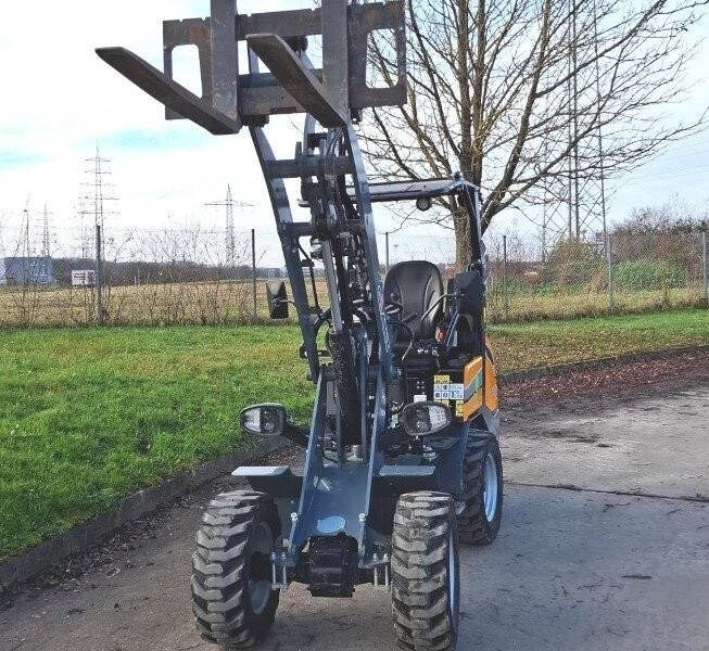 Giant G 2200 E X-Tra Elektro - Kompaktlader: das Bild 2 Giant G 2200 E X-Tra Elektro - Kompaktlader: das Bild 2