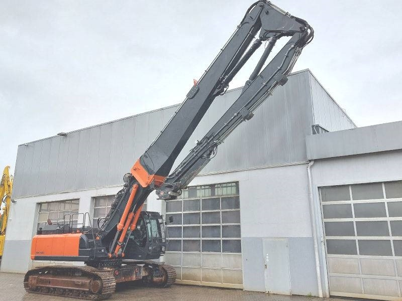 Hitachi KTEG KMC400P-6 - Abrissbagger: das Bild 4 Hitachi KTEG KMC400P-6 - Abrissbagger: das Bild 4
