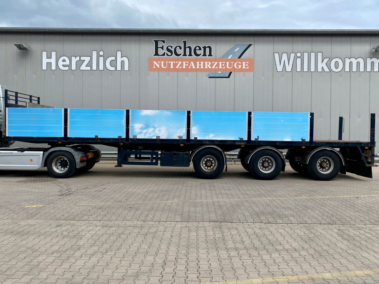 KWB/Bree Rollkranauflieger | 2+3.Achse gelenkt - Pritschenauflieger/ Plattformauflieger: das Bild 2 KWB/Bree Rollkranauflieger | 2+3.Achse gelenkt - Pritschenauflieger/ Plattformauflieger: das Bild 2