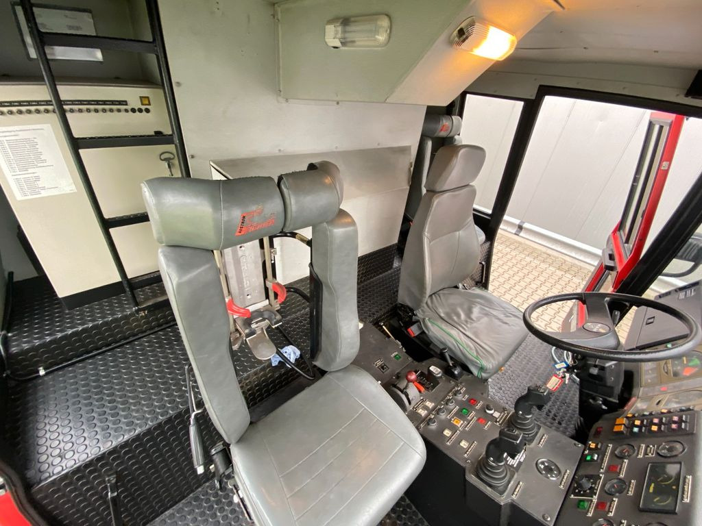 LKW MAN 38.000 VFAEG 8x8 Flugfeldlöschfahrzeug | Ziegler: das Bild 14