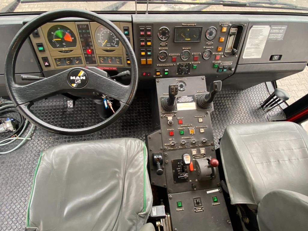 LKW MAN 38.000 VFAEG 8x8 Flugfeldlöschfahrzeug | Ziegler: das Bild 16