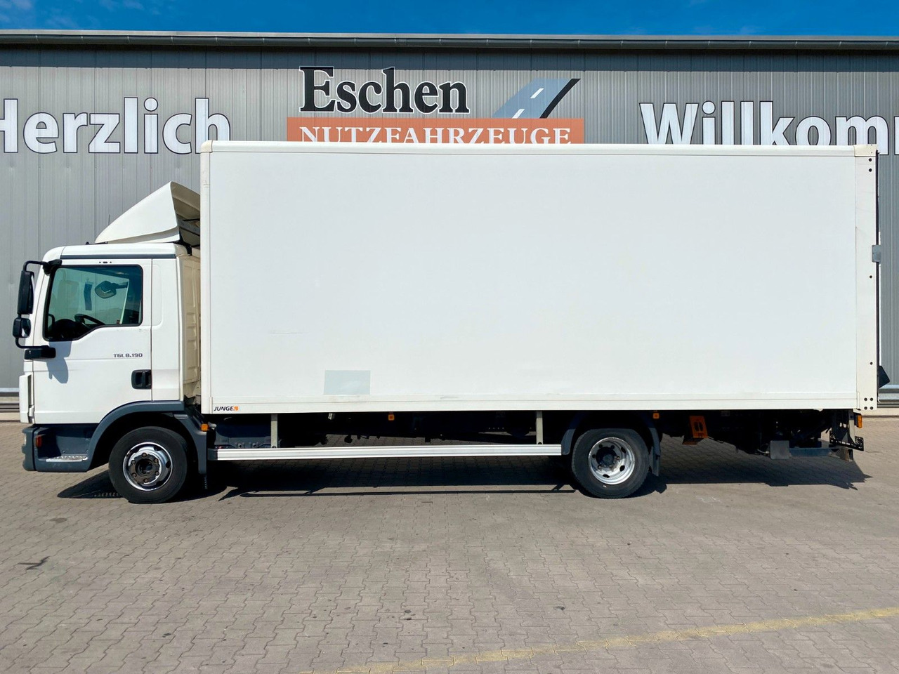 MAN TGL 8.190 | Palfinger LBW 1,00to.*Seitentür*ABS MAN TGL 8.190 | Palfinger LBW 1,00to.*Seitentür*ABS - Koffer Transporter: das Bild 2 MAN TGL 8.190 | Palfinger LBW 1,00to.*Seitentür*ABS MAN TGL 8.190 | Palfinger LBW 1,00to.*Seitentür*ABS - Koffer Transporter: das Bild 2