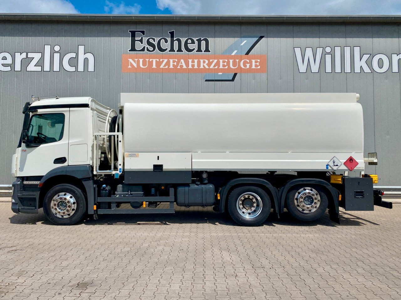 Mercedes-Benz 2540 Antos | A3*3x Kammern/20.990ltr*Kamera*Navi - Tankwagen: das Bild 2 Mercedes-Benz 2540 Antos | A3*3x Kammern/20.990ltr*Kamera*Navi - Tankwagen: das Bild 2