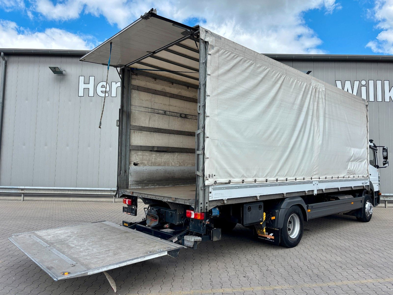 Mercedes-Benz Atego 1624 I 2,66m Höhe*Pritsche*Plane*LBW*AHK - Plane LKW: das Bild 5 Mercedes-Benz Atego 1624 I 2,66m Höhe*Pritsche*Plane*LBW*AHK - Plane LKW: das Bild 5