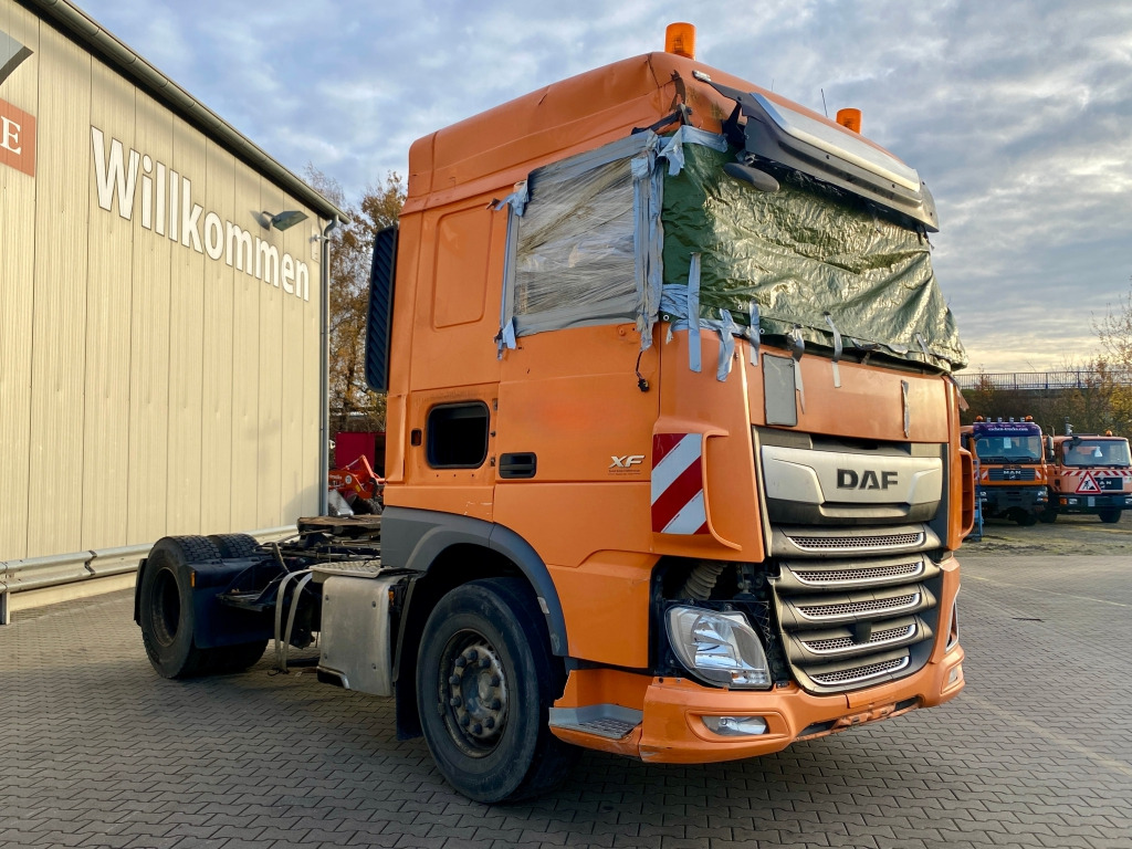 DAF XF 450 / UNFALL - Sattelzugmaschine: das Bild 2 DAF XF 450 / UNFALL - Sattelzugmaschine: das Bild 2