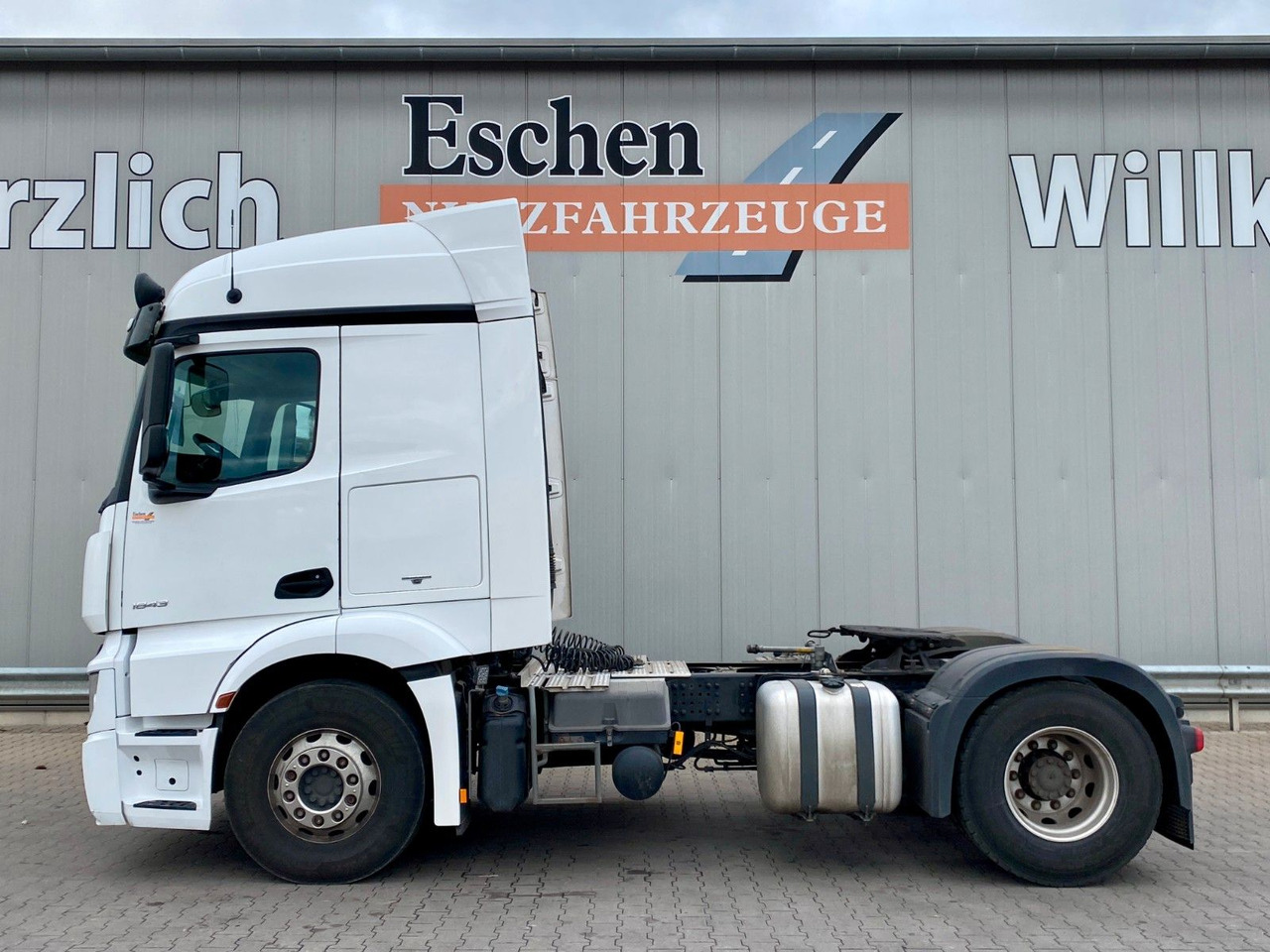 Mercedes-Benz 1843 Actros | 2x Hydraulik*Navi*Klima*1.Hand*ALU - Sattelzugmaschine: das Bild 2 Mercedes-Benz 1843 Actros | 2x Hydraulik*Navi*Klima*1.Hand*ALU - Sattelzugmaschine: das Bild 2