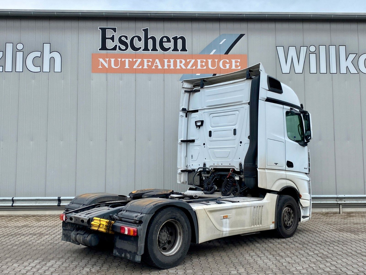 Mercedes-Benz Actros 1845 MP4|Retarder*Navi*2x Tank*Standklima - Sattelzugmaschine: das Bild 3 Mercedes-Benz Actros 1845 MP4|Retarder*Navi*2x Tank*Standklima - Sattelzugmaschine: das Bild 3