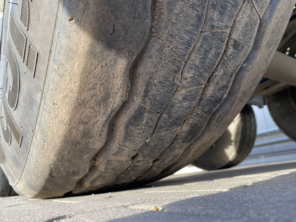 Kipper Auflieger Schmitz SGF-S3 Stahl-Halbschalenmulde: das Bild 12