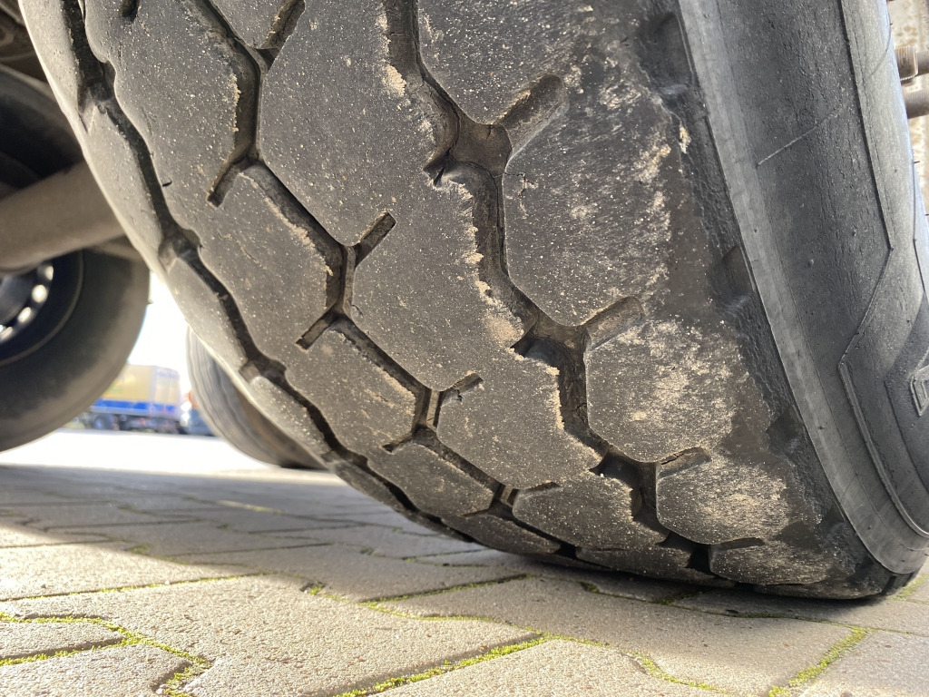 Kipper Auflieger Schmitz SGF-S3 Stahl-Halbschalenmulde: das Bild 16