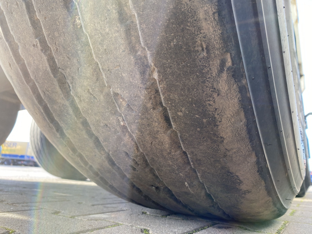 Kipper Auflieger Schmitz SGF-S3 Stahl-Halbschalenmulde: das Bild 15