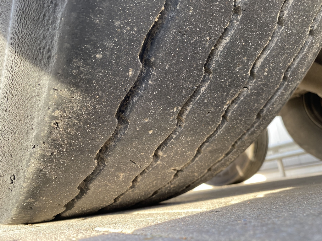 Kipper Auflieger Schmitz SGF-S3 Stahl-Halbschalenmulde: das Bild 13