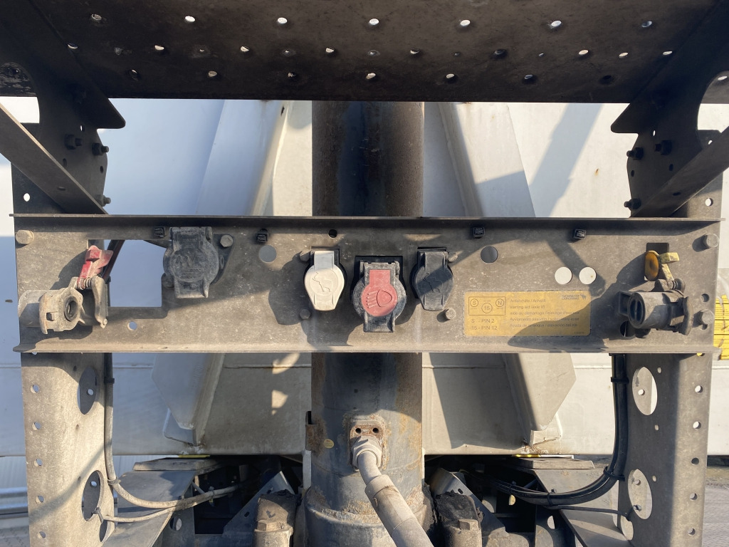 Kipper Auflieger Schmitz SGF-S3 Stahl-Halbschalenmulde: das Bild 10