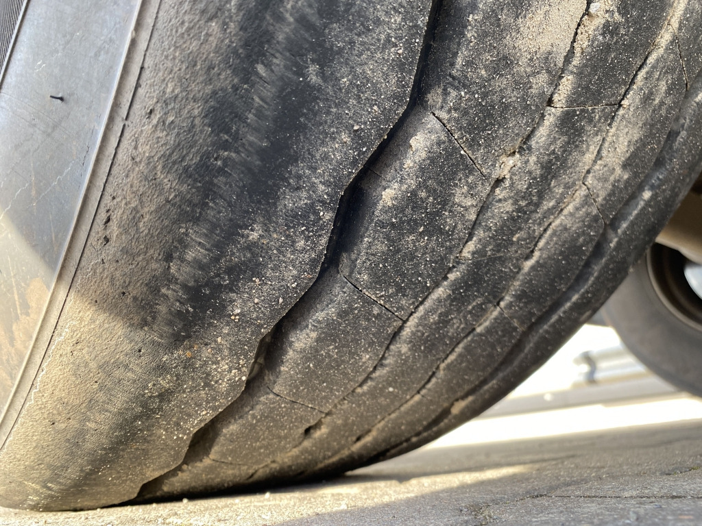 Kipper Auflieger Schmitz SGF-S3 Stahl-Halbschalenmulde: das Bild 14