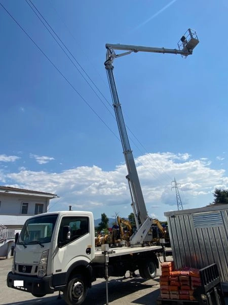 MULTITEL NISSAN NT 400 + MX 250 - LKW mit Arbeitsbühne: das Bild 1 MULTITEL NISSAN NT 400 + MX 250 - LKW mit Arbeitsbühne: das Bild 1