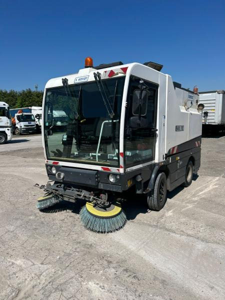 Schmidt Clingo 500 Compact 400 - Kehrmaschine: das Bild 1 Schmidt Clingo 500 Compact 400 - Kehrmaschine: das Bild 1