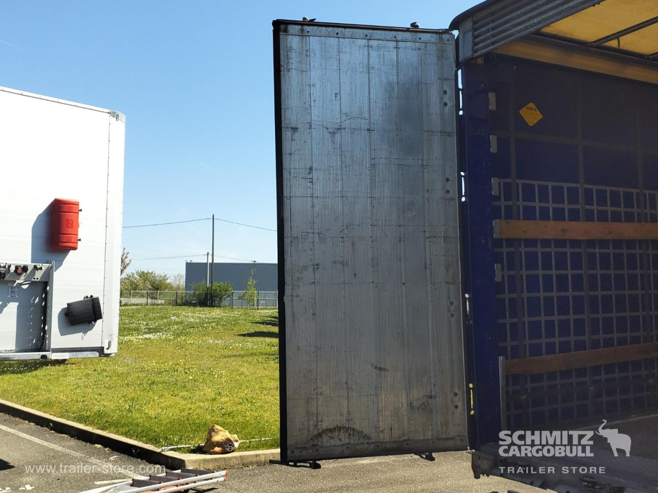 Planenauflieger SCHMITZ Curtainsider Mega: das Bild 12