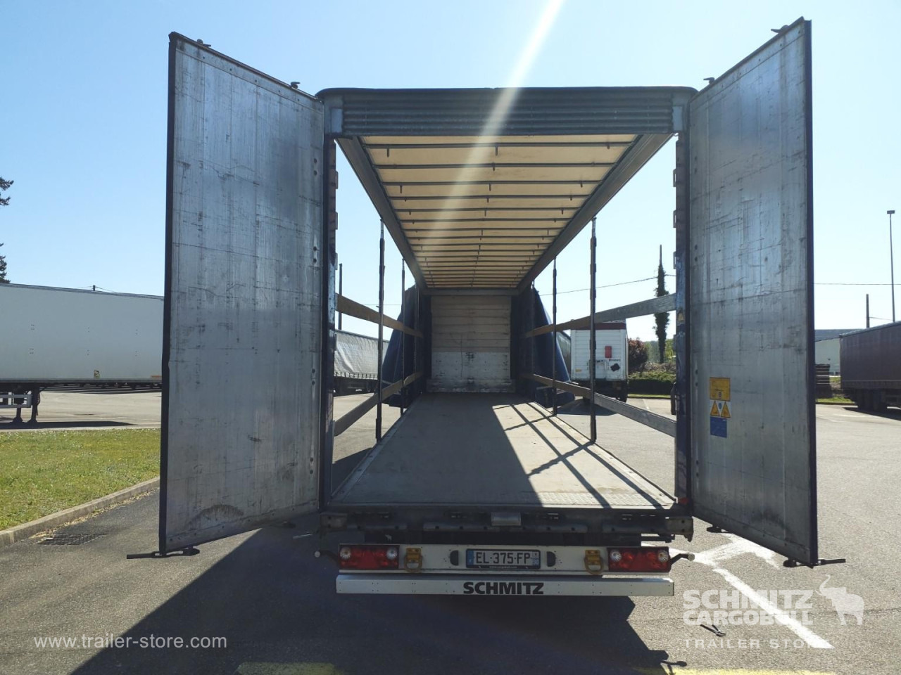 Planenauflieger SCHMITZ Curtainsider Mega: das Bild 8