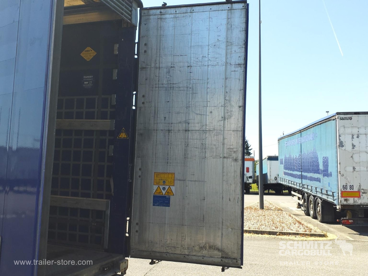 Planenauflieger SCHMITZ Curtainsider Mega: das Bild 13