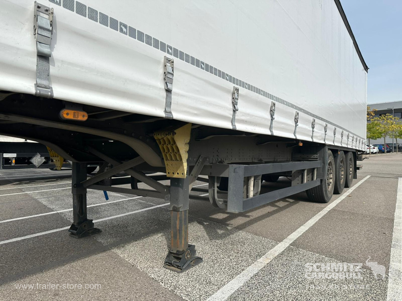 SCHMITZ Curtainsider Standard Taillift - Planenauflieger: das Bild 2 SCHMITZ Curtainsider Standard Taillift - Planenauflieger: das Bild 2