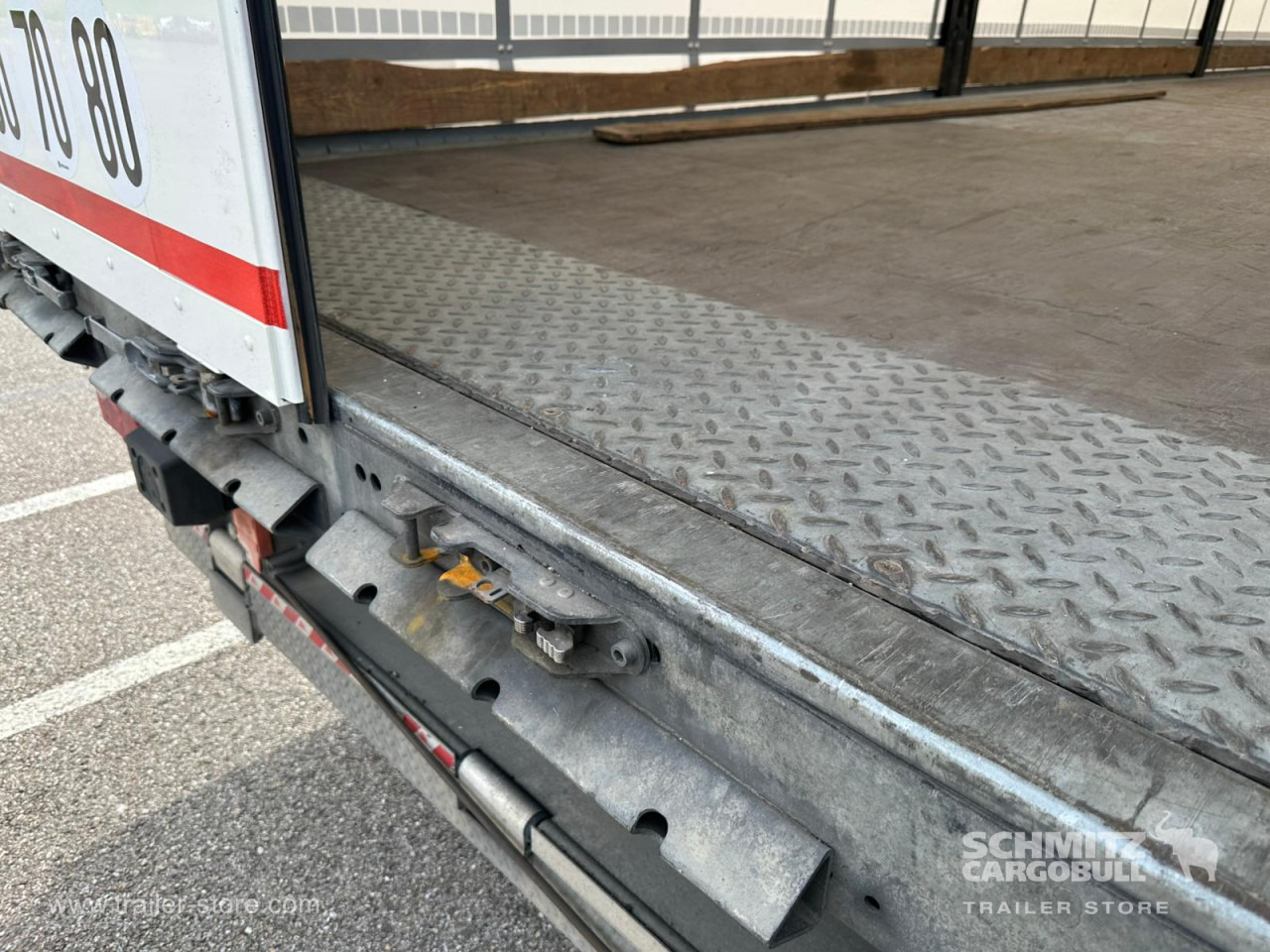 SCHMITZ Curtainsider Standard Taillift - Planenauflieger: das Bild 4 SCHMITZ Curtainsider Standard Taillift - Planenauflieger: das Bild 4