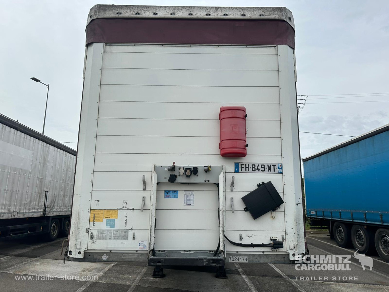 Planenauflieger SCHMITZ Curtainsider Standard Taillift: das Bild 10