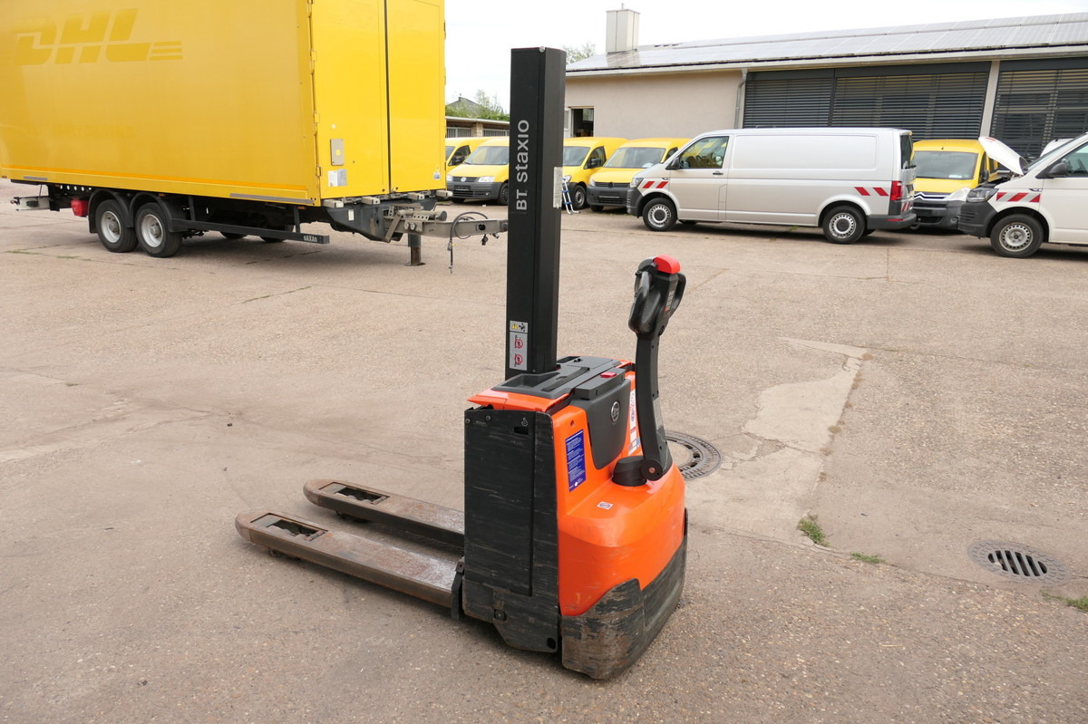 BT SWE 080L Batterie 30/2016 - Niederhubwagen: das Bild 2 BT SWE 080L Batterie 30/2016 - Niederhubwagen: das Bild 2