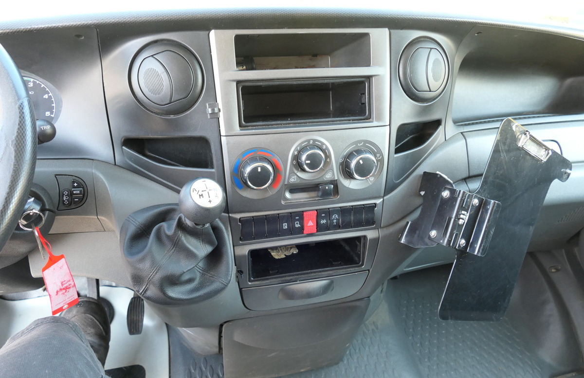 Koffer Transporter IVECO Daily 35 S11 C30C AUTOMATIK KAMERA MAXI Regale L: das Bild 9