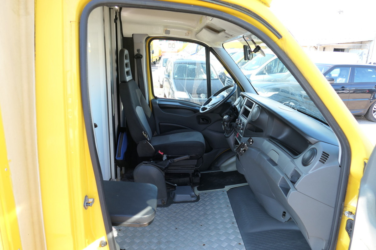 IVECO Daily 35 S11 C30C AUTOMATIK KAMERA Regale LUFT D - Koffer Transporter: das Bild 5 IVECO Daily 35 S11 C30C AUTOMATIK KAMERA Regale LUFT D - Koffer Transporter: das Bild 5