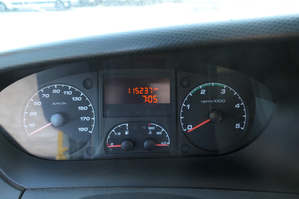 Koffer Transporter IVECO Daily 35 S11 C30C AUTOMATIK KAMERA Regale LUFT D: das Bild 12 Koffer Transporter IVECO Daily 35 S11 C30C AUTOMATIK KAMERA Regale LUFT D: das Bild 12