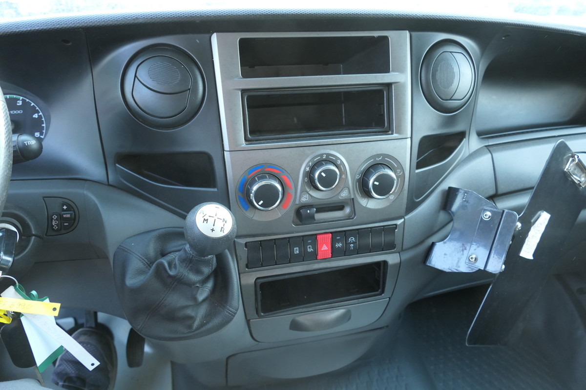 Koffer Transporter IVECO Daily 35 S11 C30C AUTOMATIK KAMERA Regale LUFT D: das Bild 10 Koffer Transporter IVECO Daily 35 S11 C30C AUTOMATIK KAMERA Regale LUFT D: das Bild 10