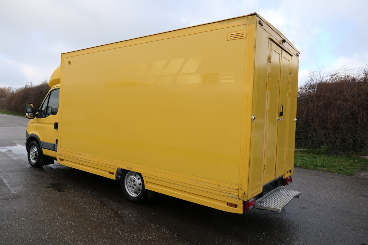 IVECO Daily 35 S11 C30C KURZ AUTOMATIK KAMERA Regale L - Koffer Transporter: das Bild 4 IVECO Daily 35 S11 C30C KURZ AUTOMATIK KAMERA Regale L - Koffer Transporter: das Bild 4