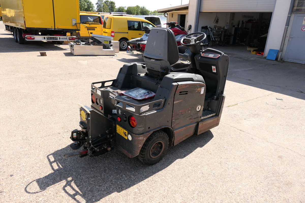 LINDE P 60 Z Schlepper Batterie 16/2019 3-Rad - Schleppfahrzeug: das Bild 3 LINDE P 60 Z Schlepper Batterie 16/2019 3-Rad - Schleppfahrzeug: das Bild 3