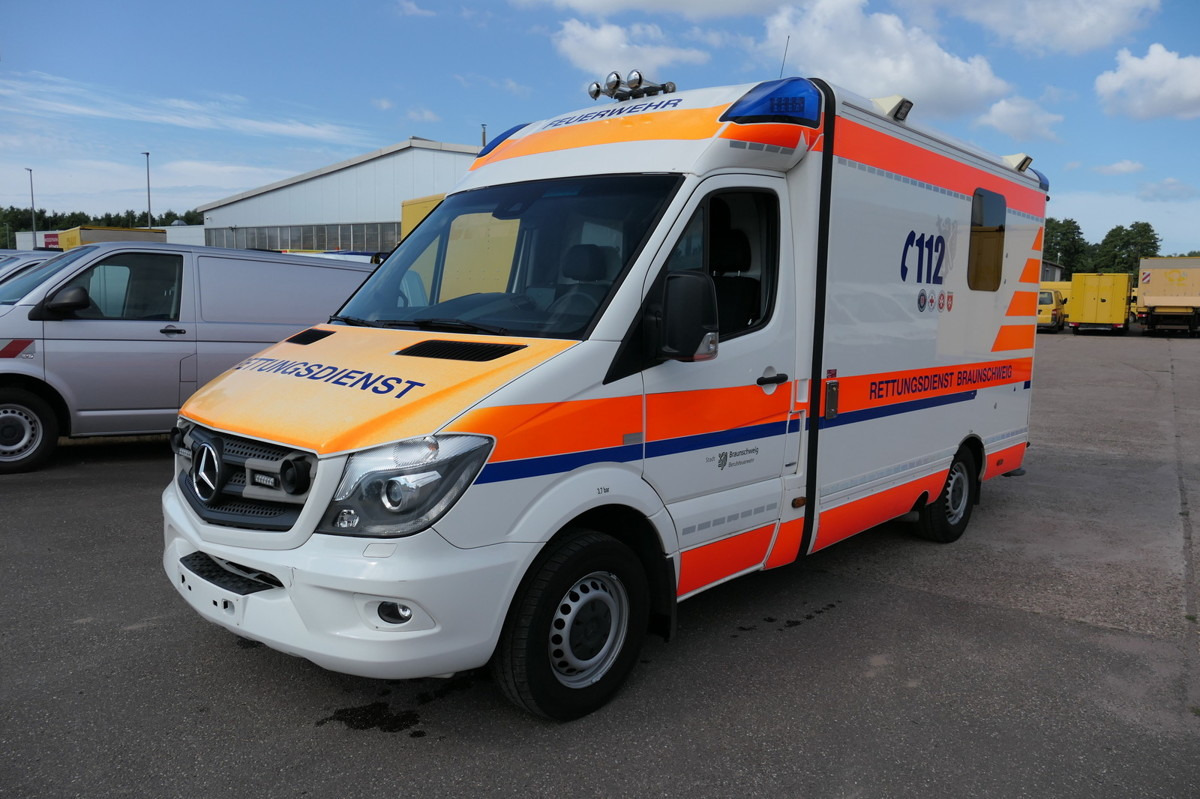 MERCEDES-BENZ 319 Sprinter 6-Zylinder Rettungswagen Strobel - Krankenwagen: das Bild 1 MERCEDES-BENZ 319 Sprinter 6-Zylinder Rettungswagen Strobel - Krankenwagen: das Bild 1