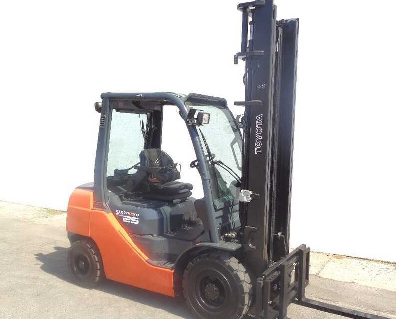 Toyota 06-8 FD 25 F - Dieselstapler: das Bild 1 Toyota 06-8 FD 25 F - Dieselstapler: das Bild 1