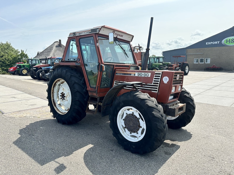 Fiat 90-90 DT - Traktor: das Bild 3 Fiat 90-90 DT - Traktor: das Bild 3