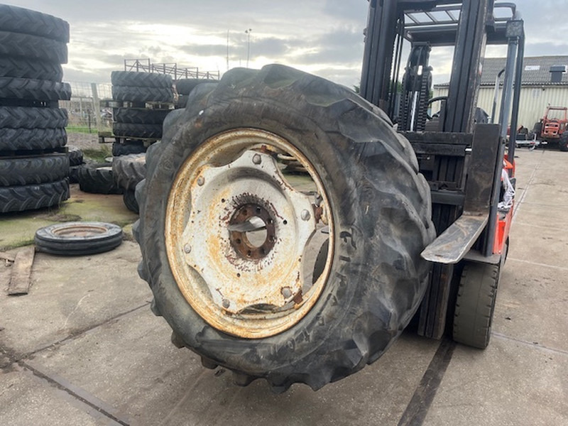 Firestone 18.4 R34 - Felge: das Bild 4 Firestone 18.4 R34 - Felge: das Bild 4