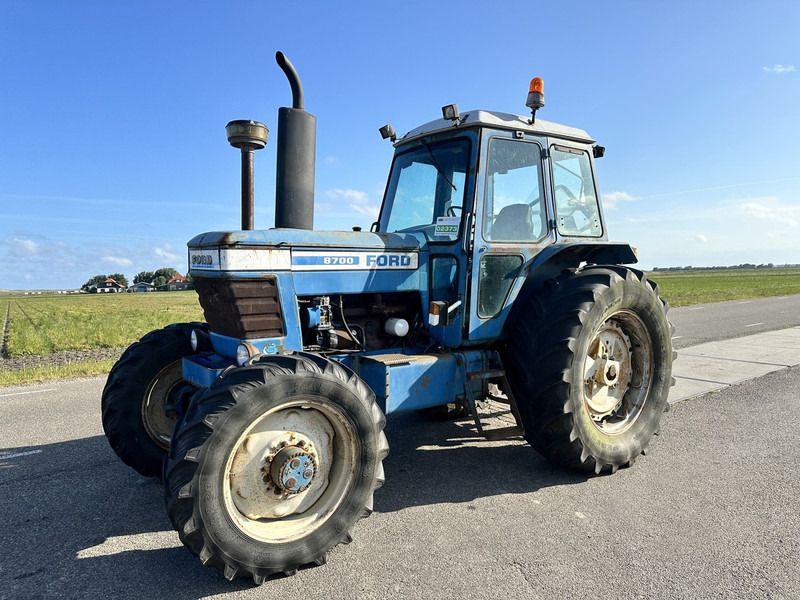 Ford 8700 - Traktor: das Bild 1 Ford 8700 - Traktor: das Bild 1