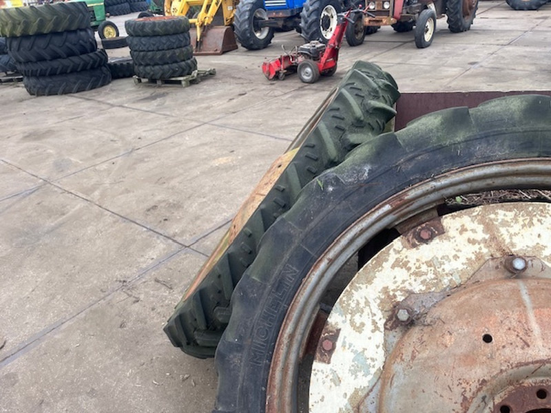 Michelin en kleber 8.3 R44 - Felge: das Bild 5 Michelin en kleber 8.3 R44 - Felge: das Bild 5