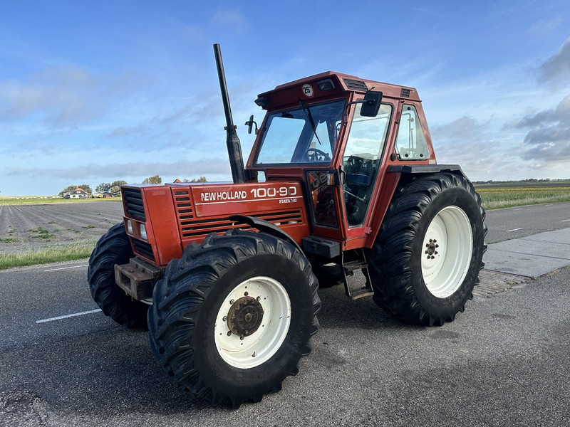 New Holland 100-90 DT - Traktor: das Bild 1 New Holland 100-90 DT - Traktor: das Bild 1