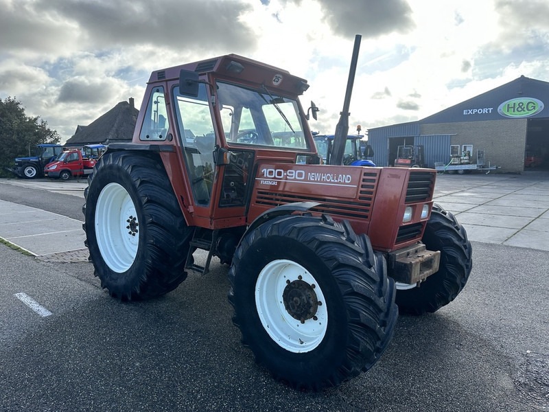 New Holland 100-90 DT - Traktor: das Bild 4 New Holland 100-90 DT - Traktor: das Bild 4