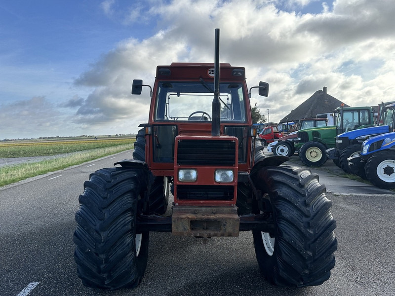 New Holland 100-90 DT - Traktor: das Bild 3 New Holland 100-90 DT - Traktor: das Bild 3